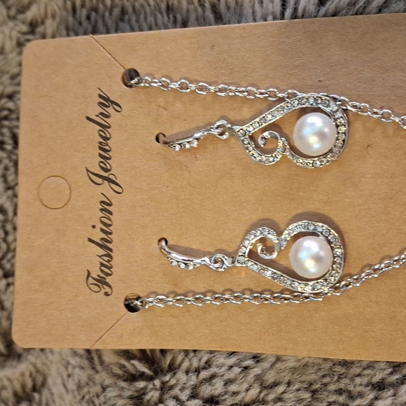Beautiful Faux Pearl Set - Picture 5 of 6